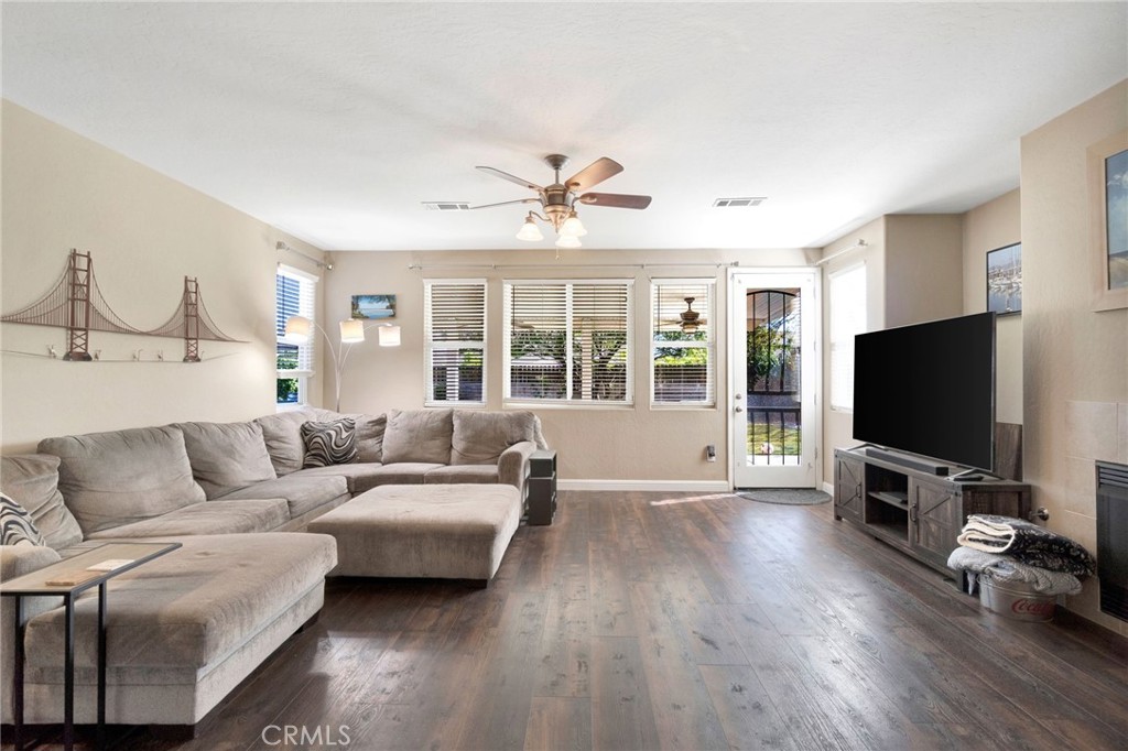 6367 E Dayton Ave, Fresno, CA 93727