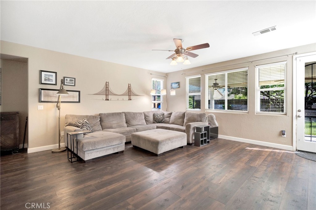 6367 E Dayton Ave, Fresno, CA 93727