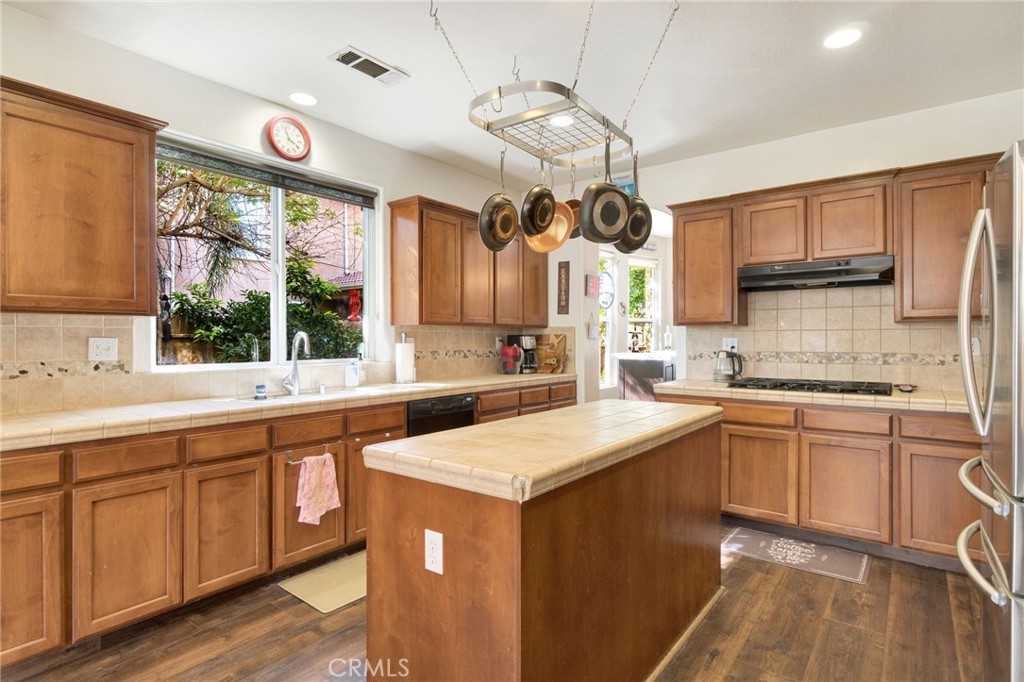 6367 E Dayton Ave, Fresno, CA 93727