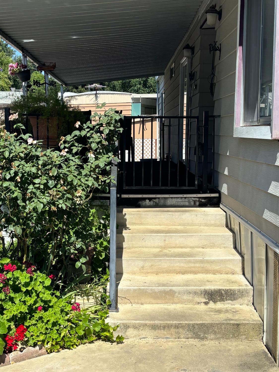 339 N Frankwood Ave #24, Sanger, CA 93657