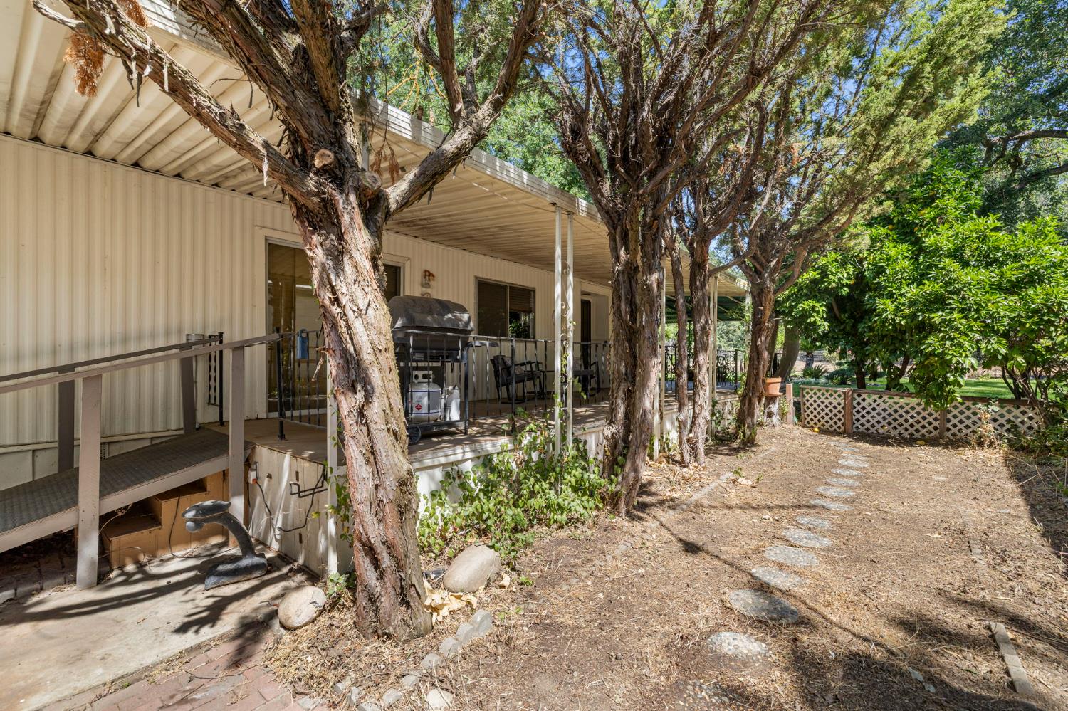 339 N Frankwood Ave #6, Sanger, CA 93657