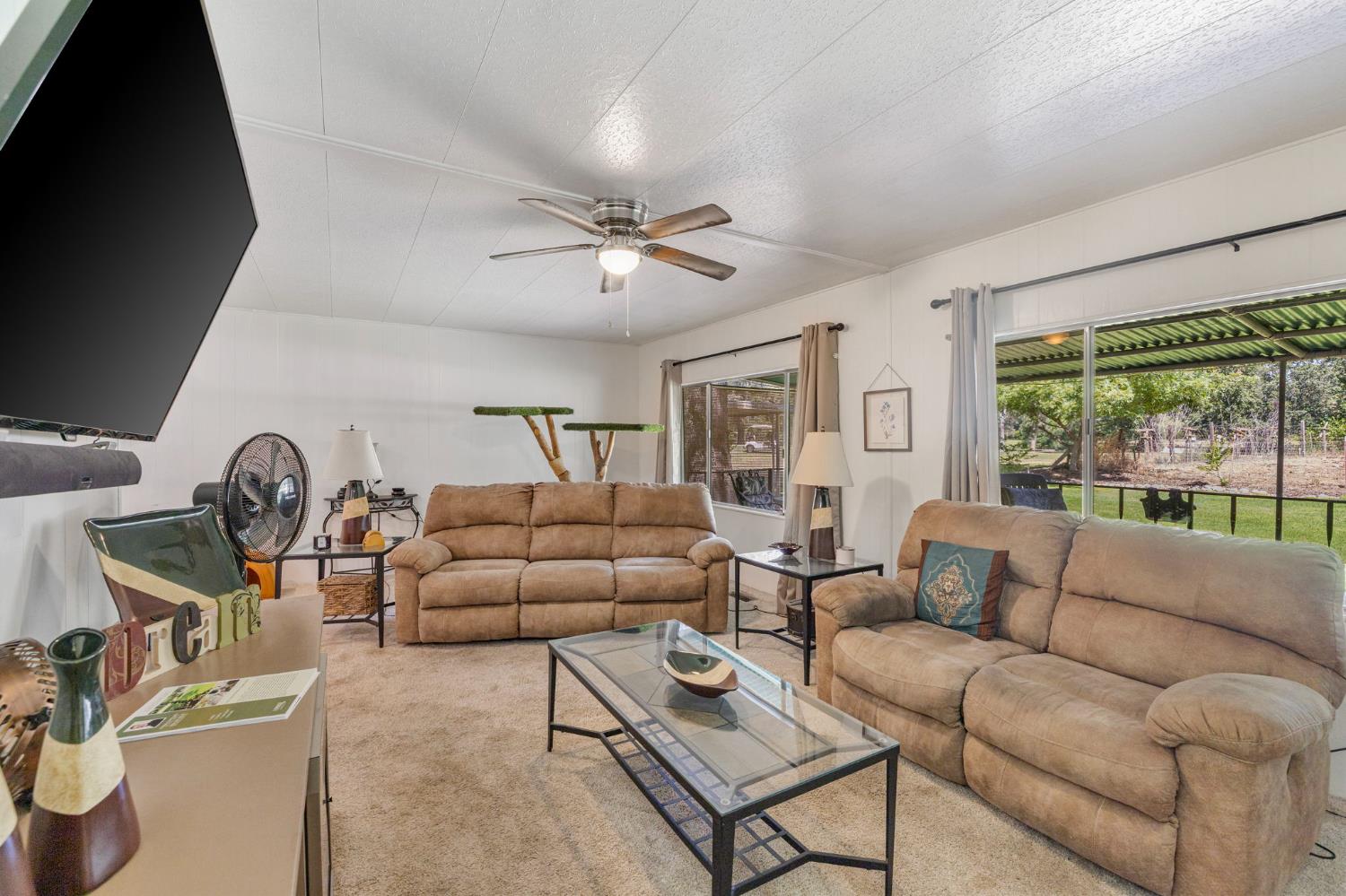 339 N Frankwood Ave #6, Sanger, CA 93657
