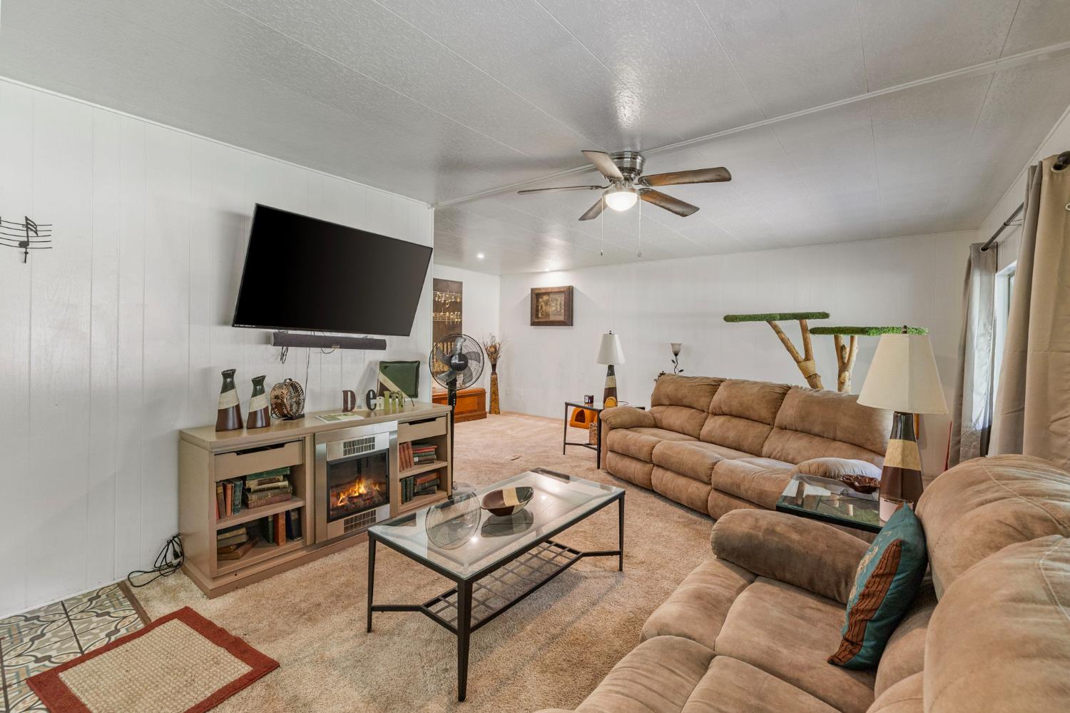 339 N Frankwood Ave #6, Sanger, CA 93657