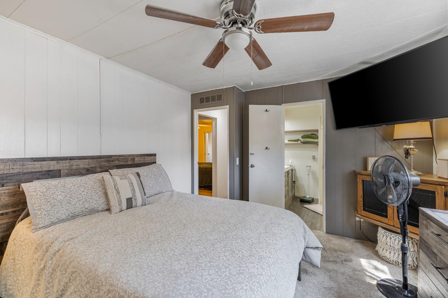 339 N Frankwood Ave #6, Sanger, CA 93657