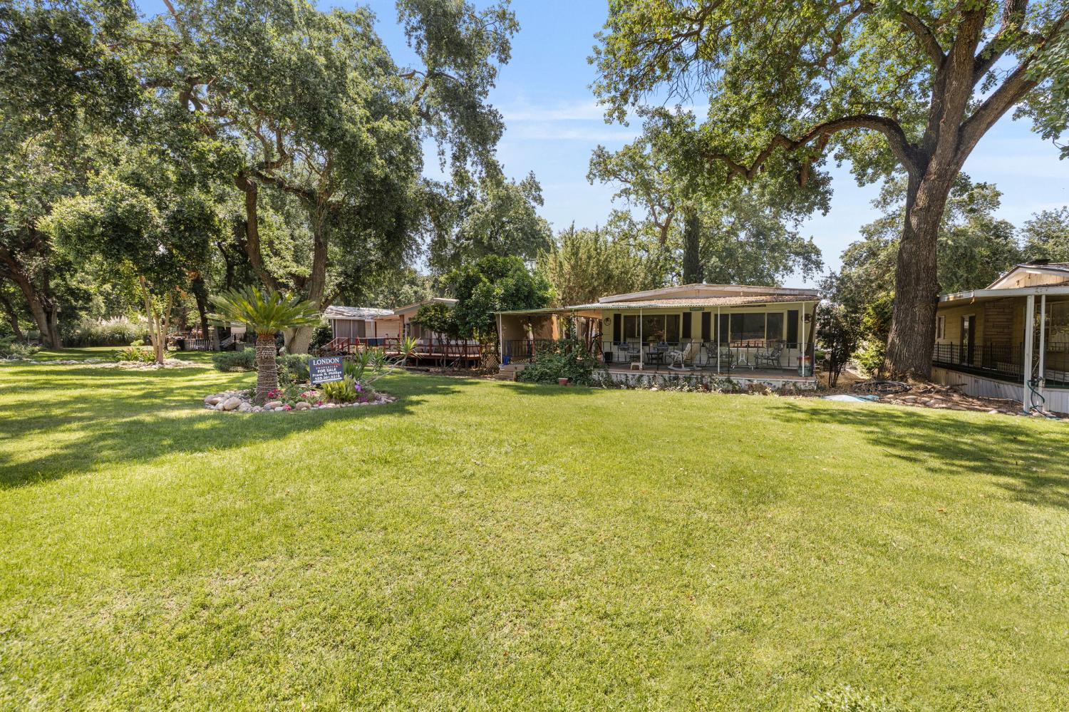 339 N Frankwood Ave #6, Sanger, CA 93657