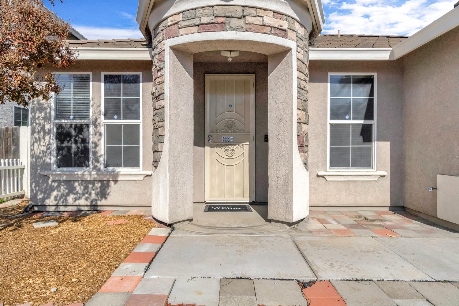 1049 Stanford Ave, Madera, CA 93637