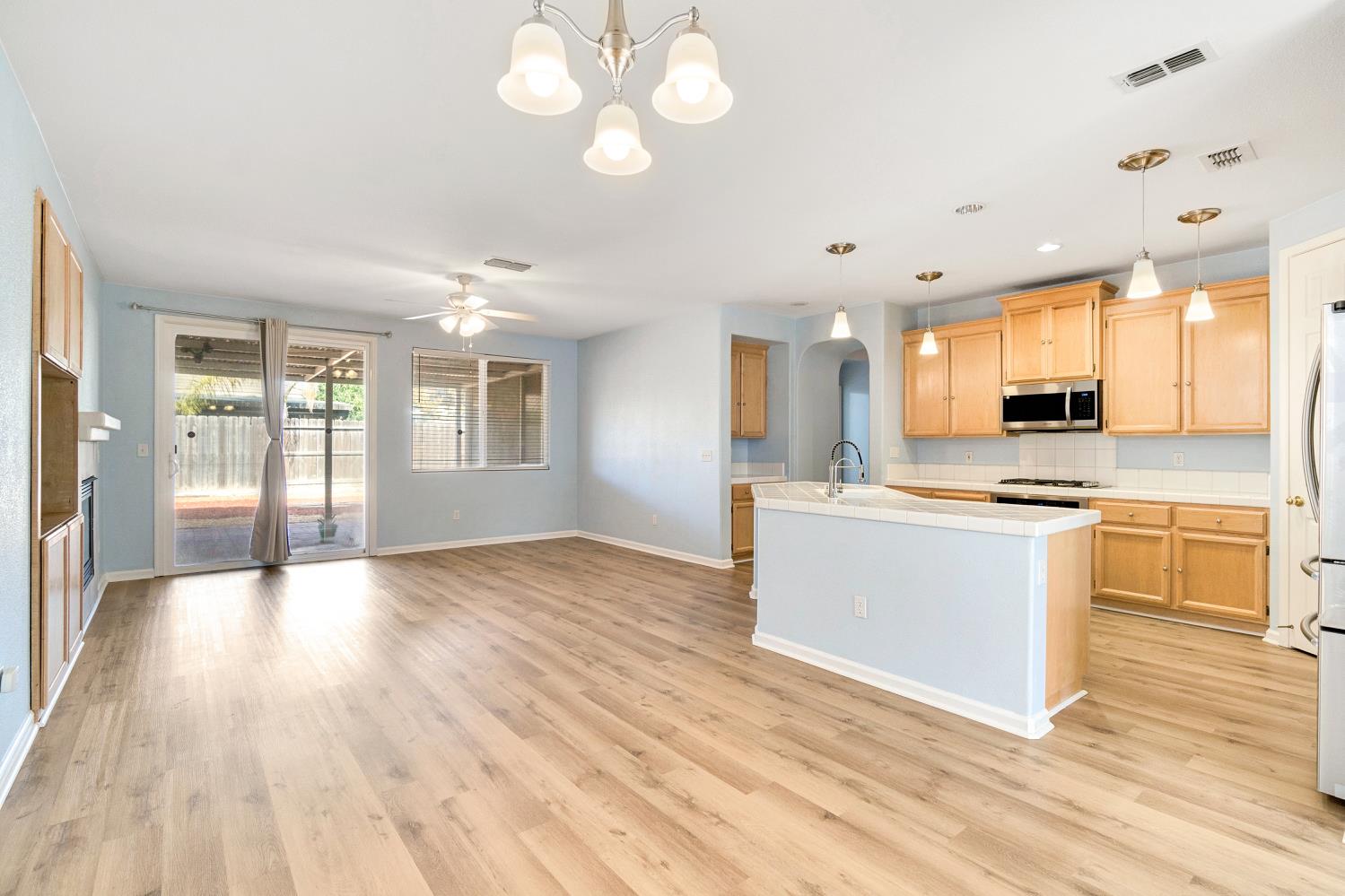 1049 Stanford Ave, Madera, CA 93637