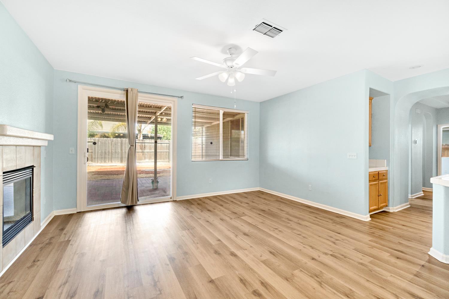 1049 Stanford Ave, Madera, CA 93637