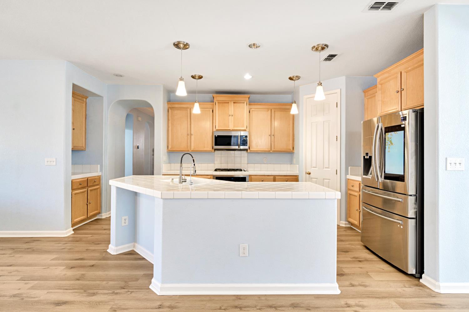 1049 Stanford Ave, Madera, CA 93637