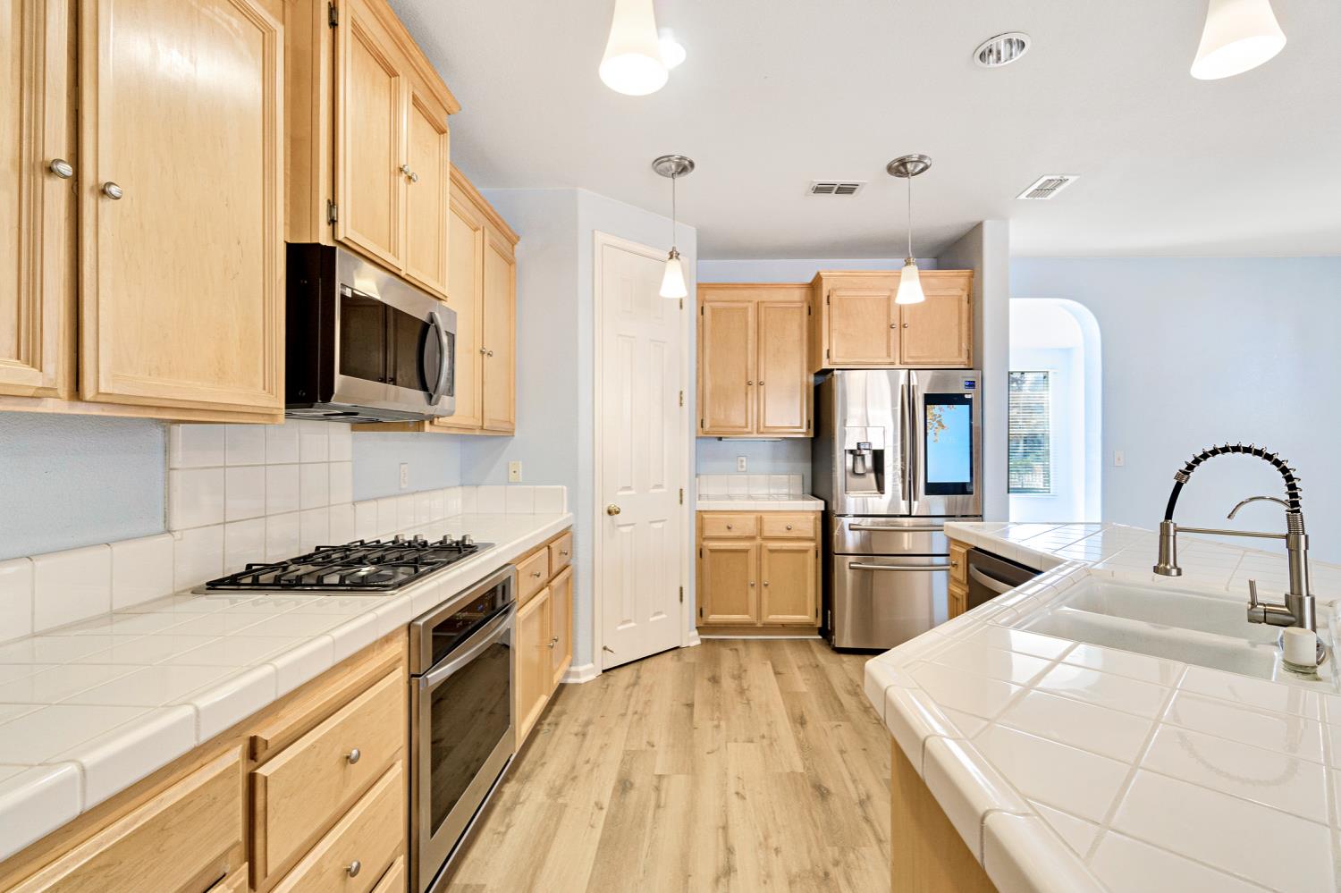 1049 Stanford Ave, Madera, CA 93637