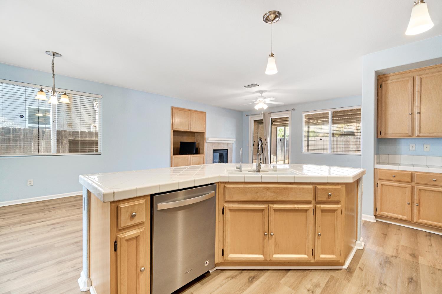 1049 Stanford Ave, Madera, CA 93637