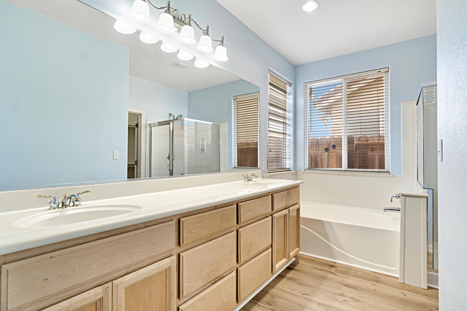 1049 Stanford Ave, Madera, CA 93637