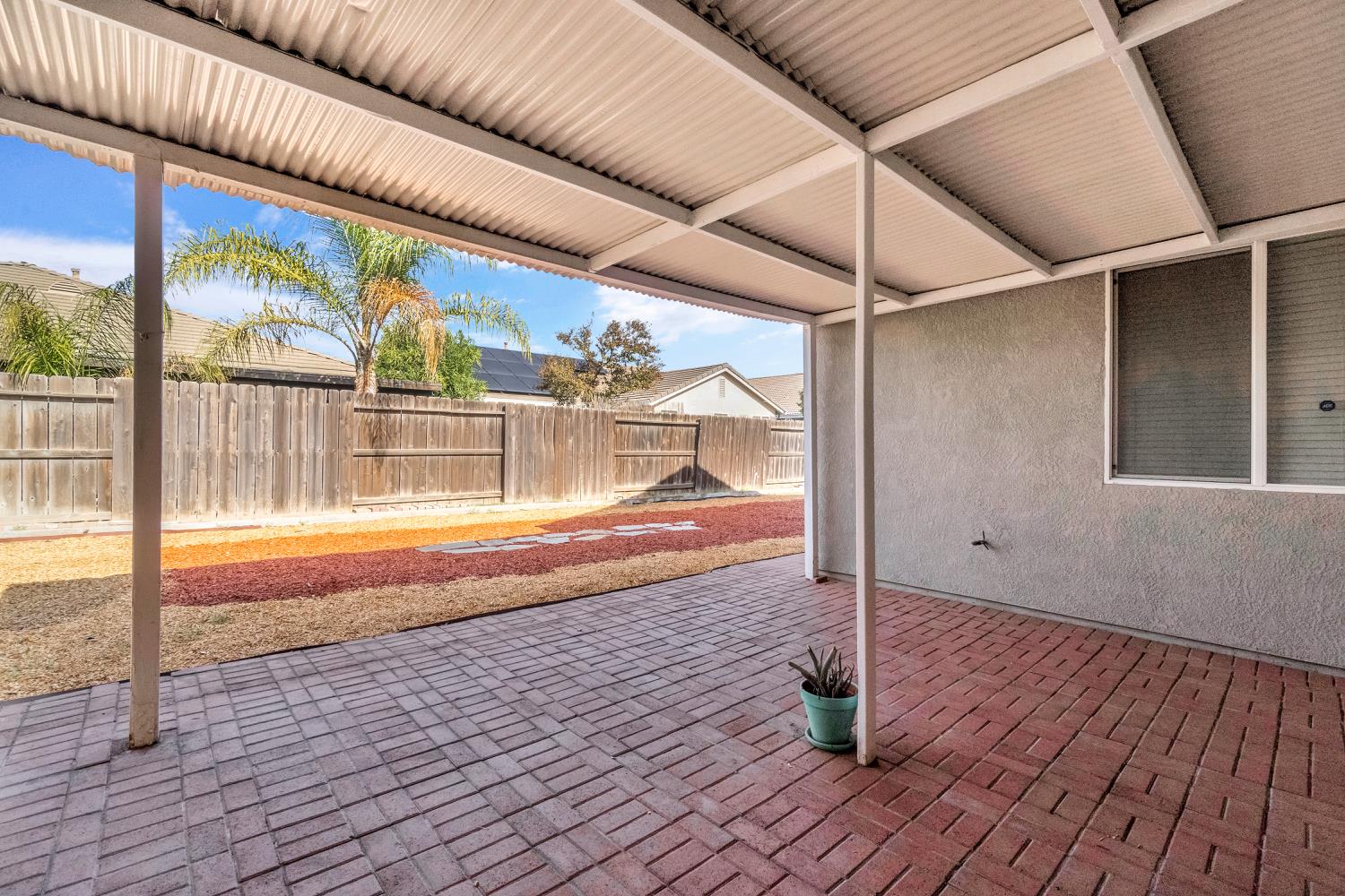 1049 Stanford Ave, Madera, CA 93637