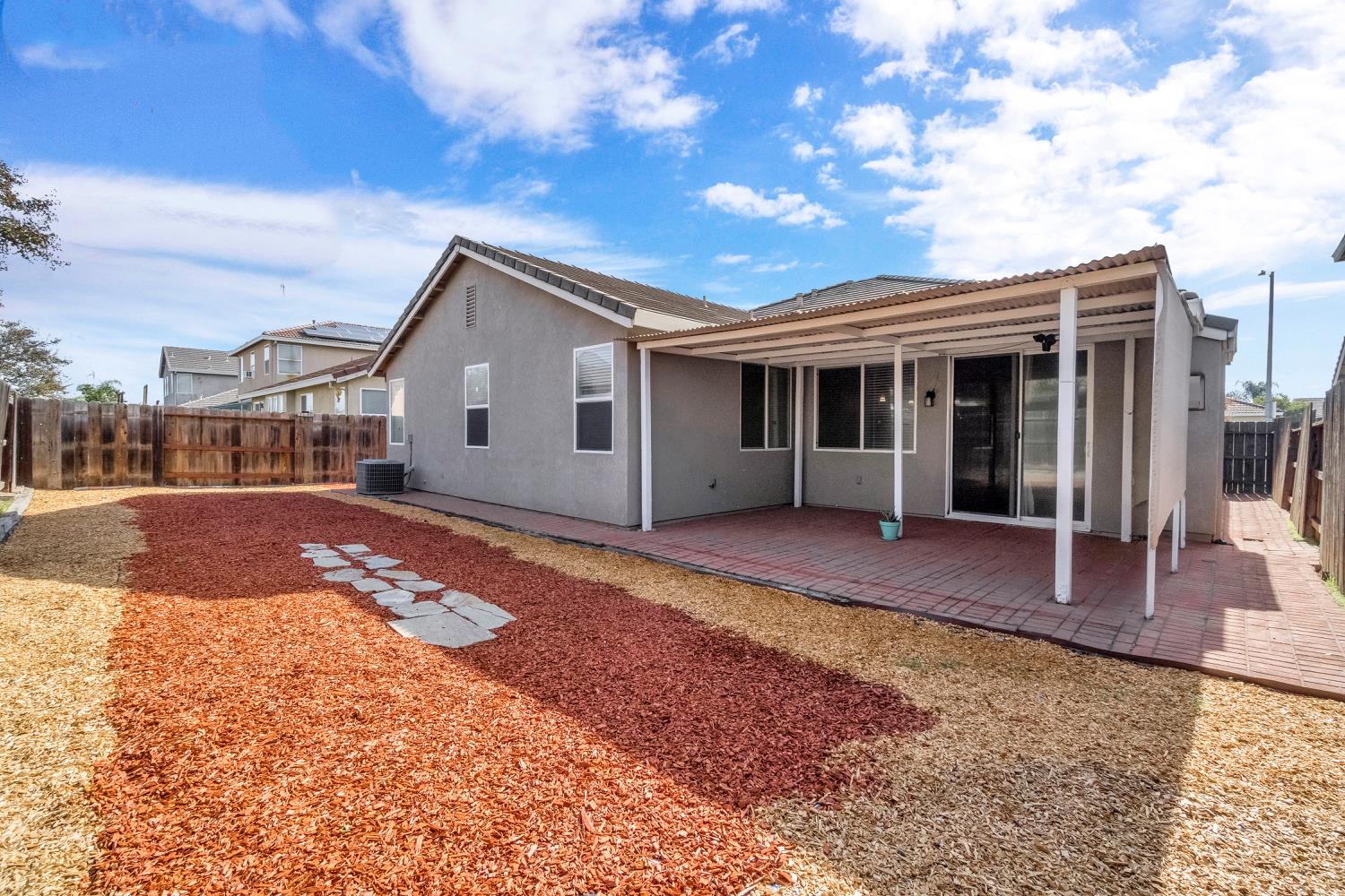 1049 Stanford Ave, Madera, CA 93637